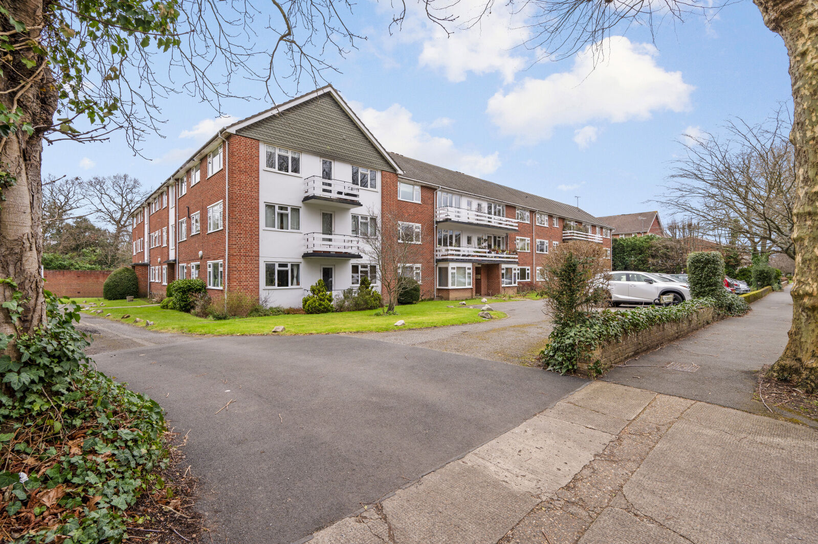 1 bedroom  flat to rent, Available from 16/03/2024 Lovelace Gardens, Surbiton, KT6, main image