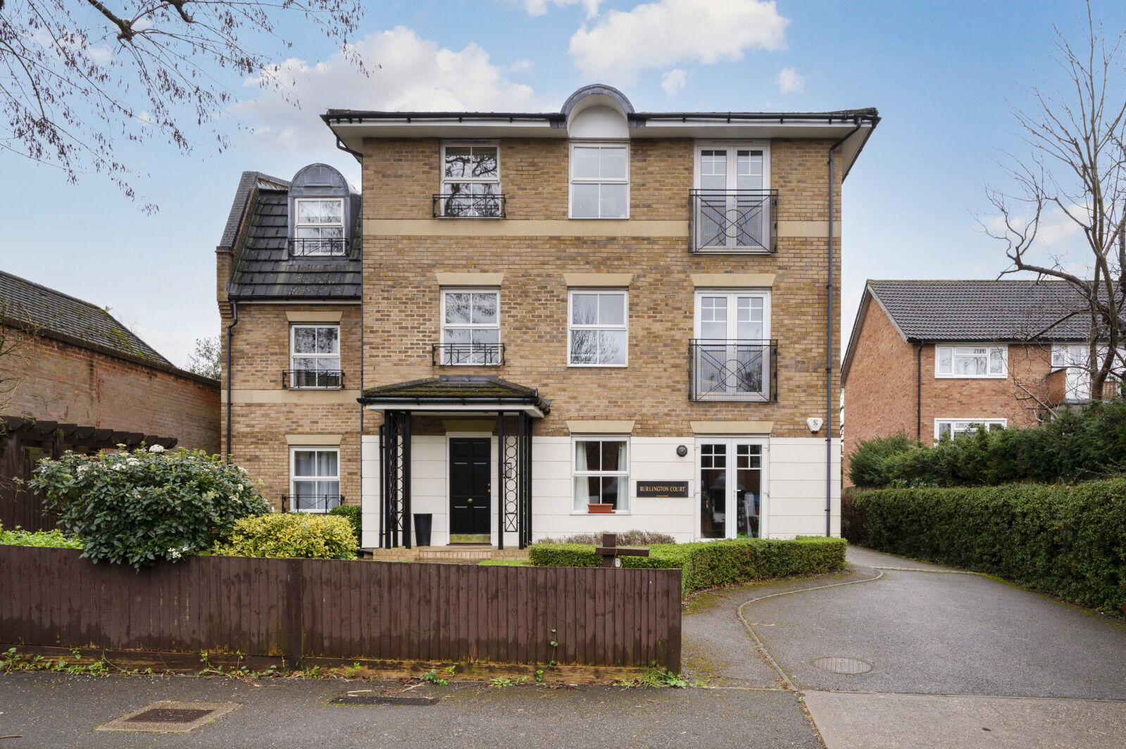 2 bedroom  flat to rent, Available now Lovelace Gardens, Surbiton, KT6, main image