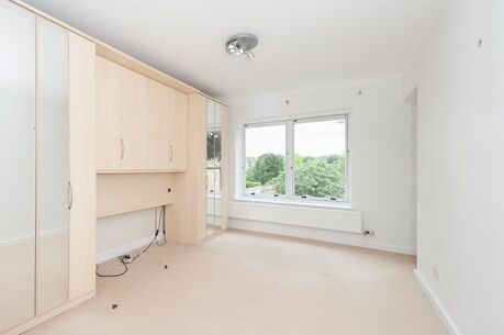 2 bedroom  flat to rent, Available from 03/05/2024