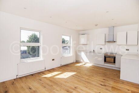 3 bedroom  flat to rent, Available from 17/05/2024