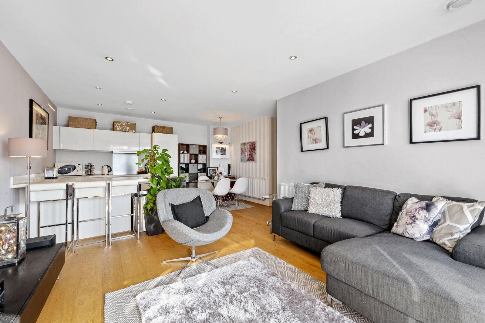 2 bedroom  flat for sale Coombe Lane, SW20, main image