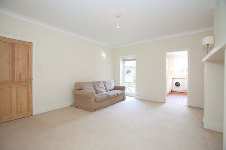 2 bedroom  property to rent, Available from 20/12/2023