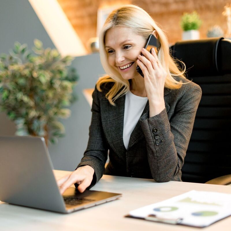 Agent in an office