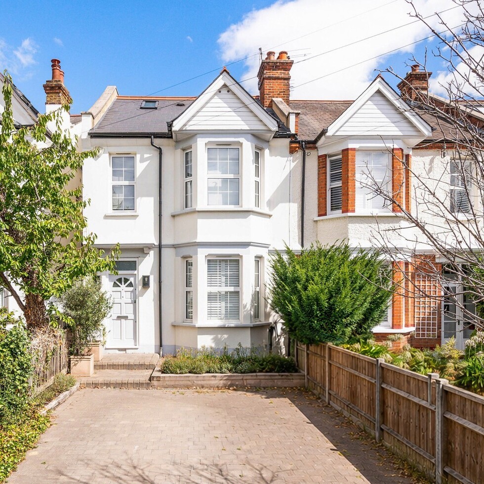 Attractive period family home in a sought-after South West London residential neighbourhood.